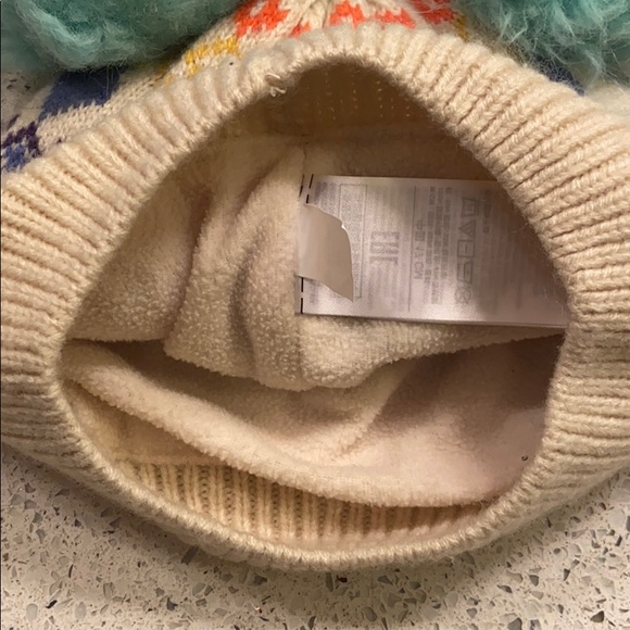Baby Gap Knit Hat with Pom Pom detail - Picture 3 of 7